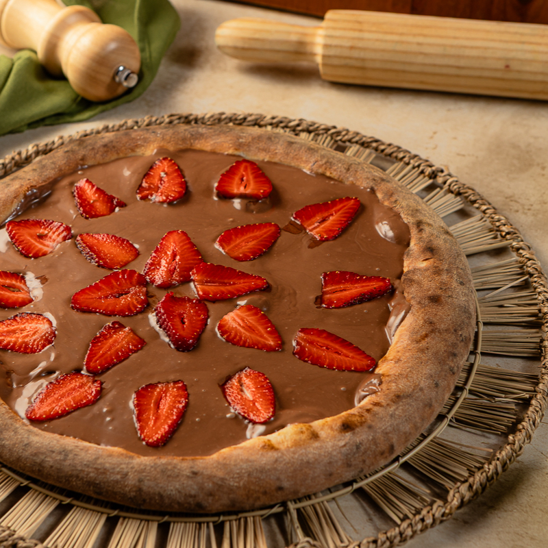 Na pizza de chocolate com morango vai, Creme de leite, chocolate e morango