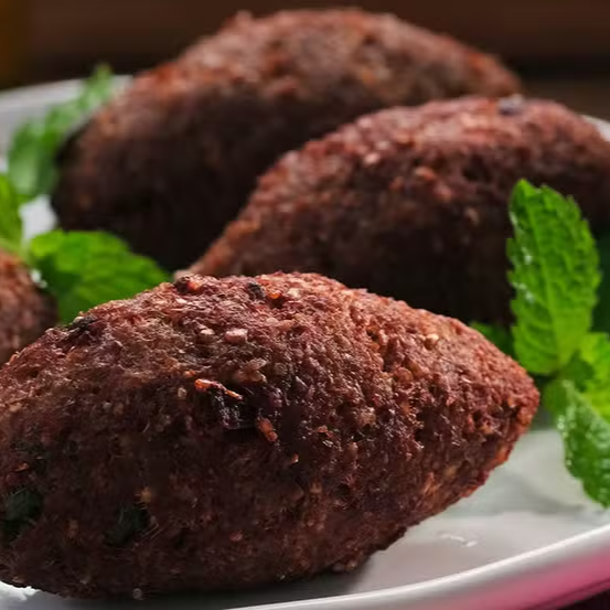 Quibe crocante por fora e macio por dentro, recheado com queijo derretido e super cremoso. Feito com tempero caseiro e muito sabor, é a escolha perfeita para matar a fome com aquele toque especial.
--tags--
salgados, salgado frito, salgado assado, coxinha, coxinha de frango, coxinha cremosa, empada, empadinha, empada de frango, empada de palmito, quibe, kibe, quibe recheado, pastel, pastel frito, pastel assado, bolinha de queijo, risoles, risole, croquete, enroladinho, enroladinho de salsicha, esfiha, esfirra, esfiha aberta, esfiha fechada, mini salgados, porção de salgados, festa, festinha, aniversário, evento, lanche, lanche rápido, porção, porções, combo salgado, combo festa, combo com refrigerante, salgado para festa, salgado gourmet, salgado artesanal, almoço rápido, jantar rápido, marmita, marmitex, comida caseira, comida rápida, porção mista, porção variada, kit festa, kit lanche, promoção, oferta, melhor preço, preço baixo, barato, entrega rápida, frete grátis