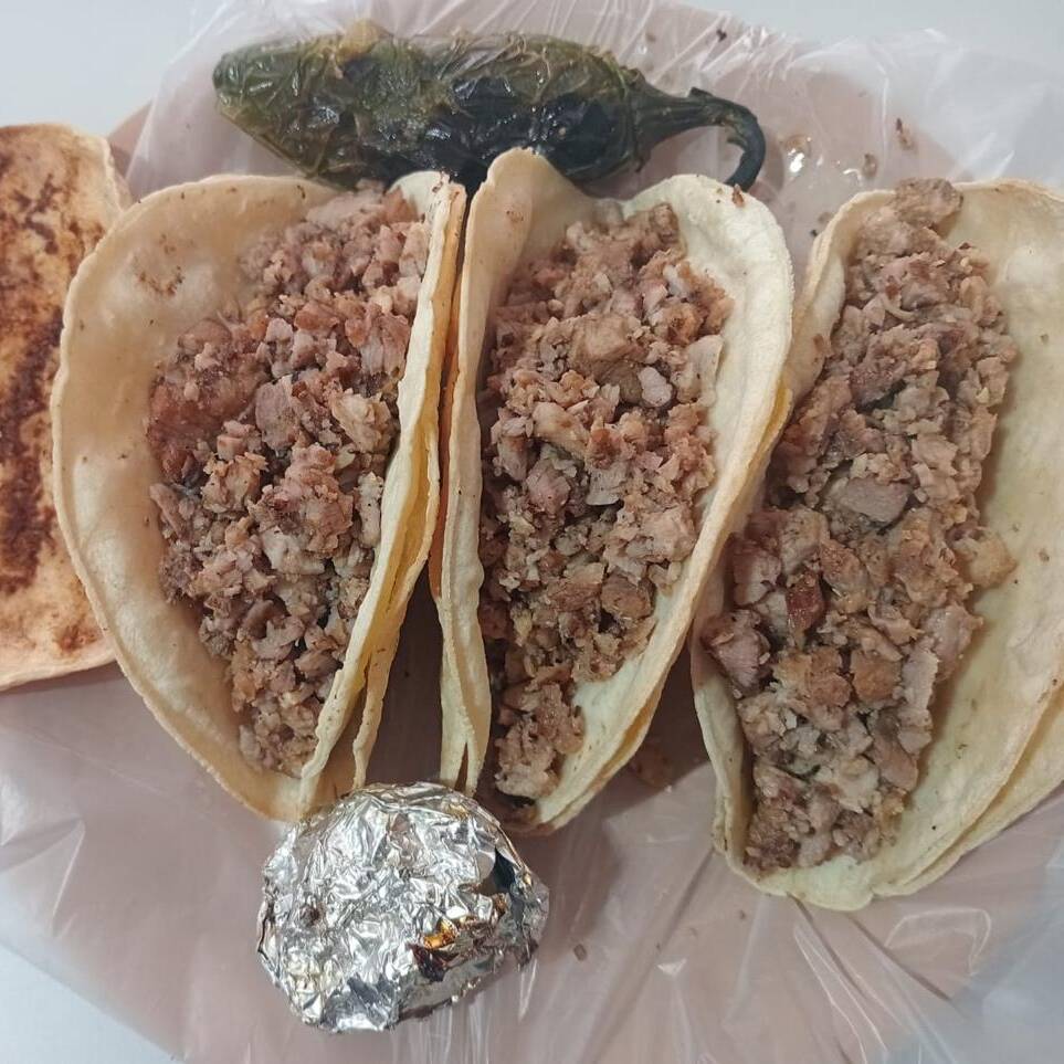 Combo 3 Tacos con Carne Asada y Agua de Jamaica
