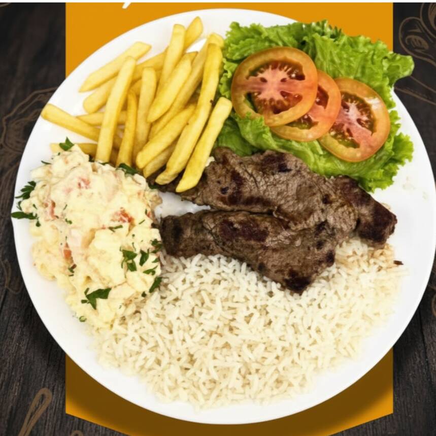 Arroz, maionese, batata frita, salada verde, bife de filé mignon.