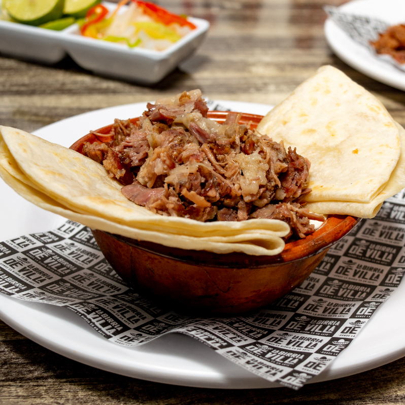 Cazuelita de Queso Fundido con Birria Surtida