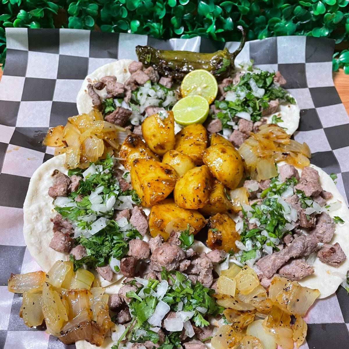 Tacos de Bistec en Harina.