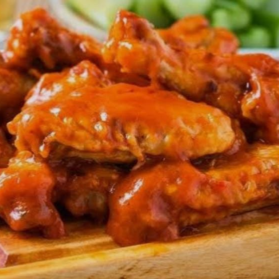 1/2 KG DE ALITAS EN SALSA BUFFALO