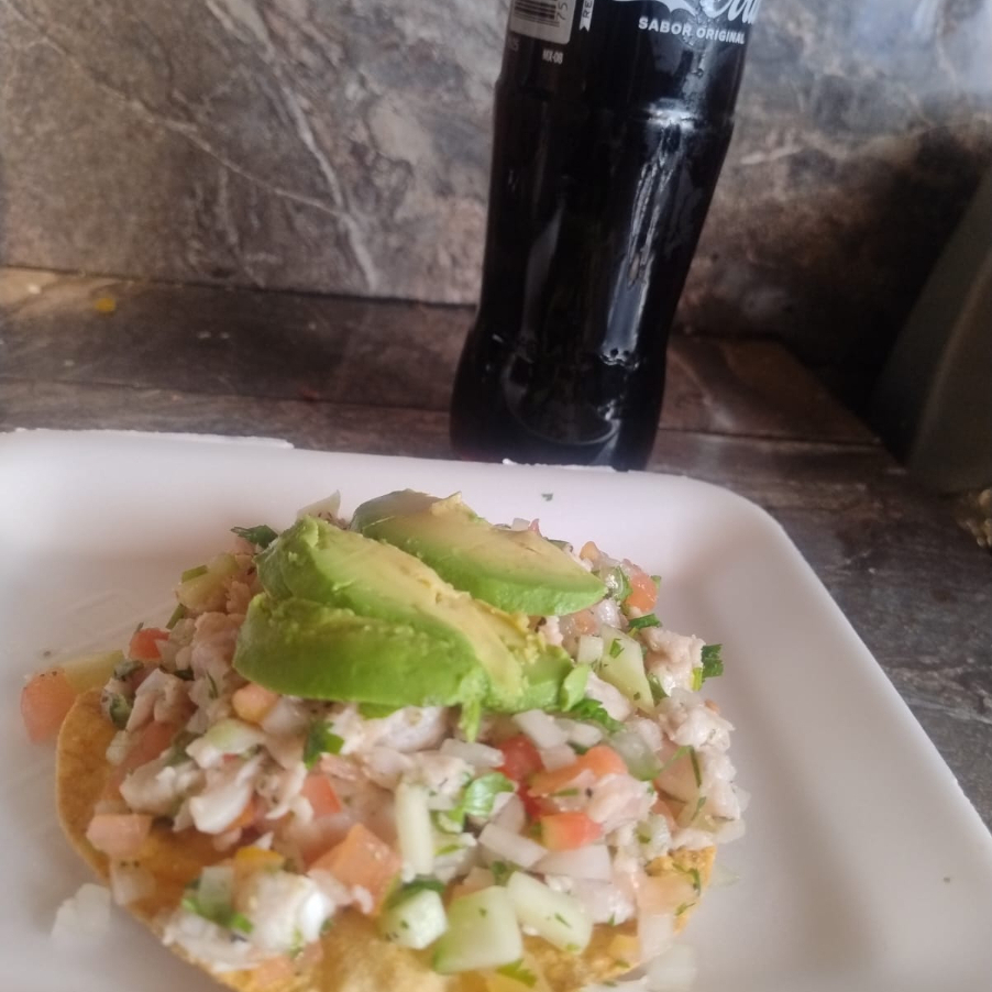 tostada de ceviche de pescado
