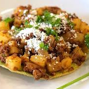 TOSTADAS DE CHORIZO CON PAPA