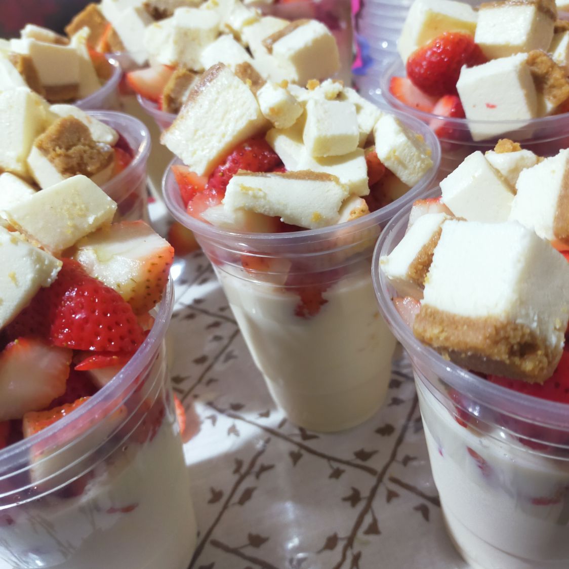 Fresas con crema y pay de queso