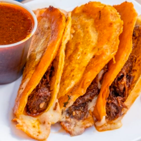 3 Tacos de Barbacoa con Queso