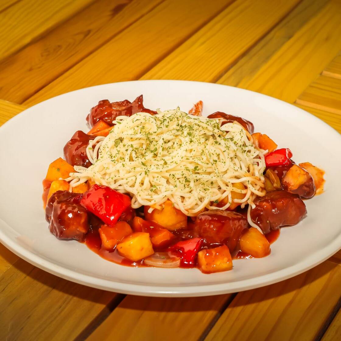 Filete de Cerdo con Tallarines en Salsa Agridulce
