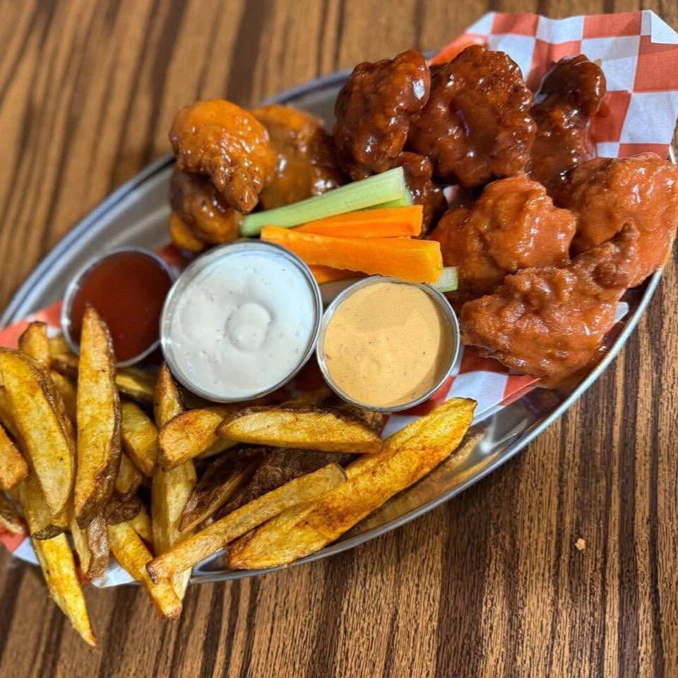 Boneless Grande 10 Pz + Papas Fritas