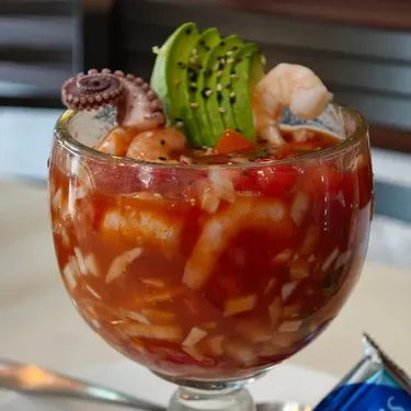 cotel mixto(camaron, pulpo, con lagrimas)