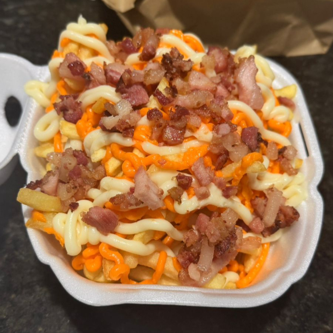 Batata Frita Com Chedeer, Catupiry e Bacon