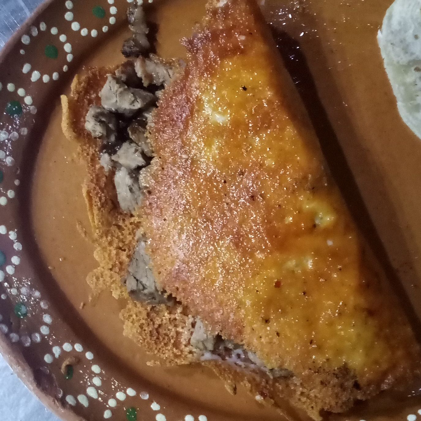 Costra de Queso con Carne Asada