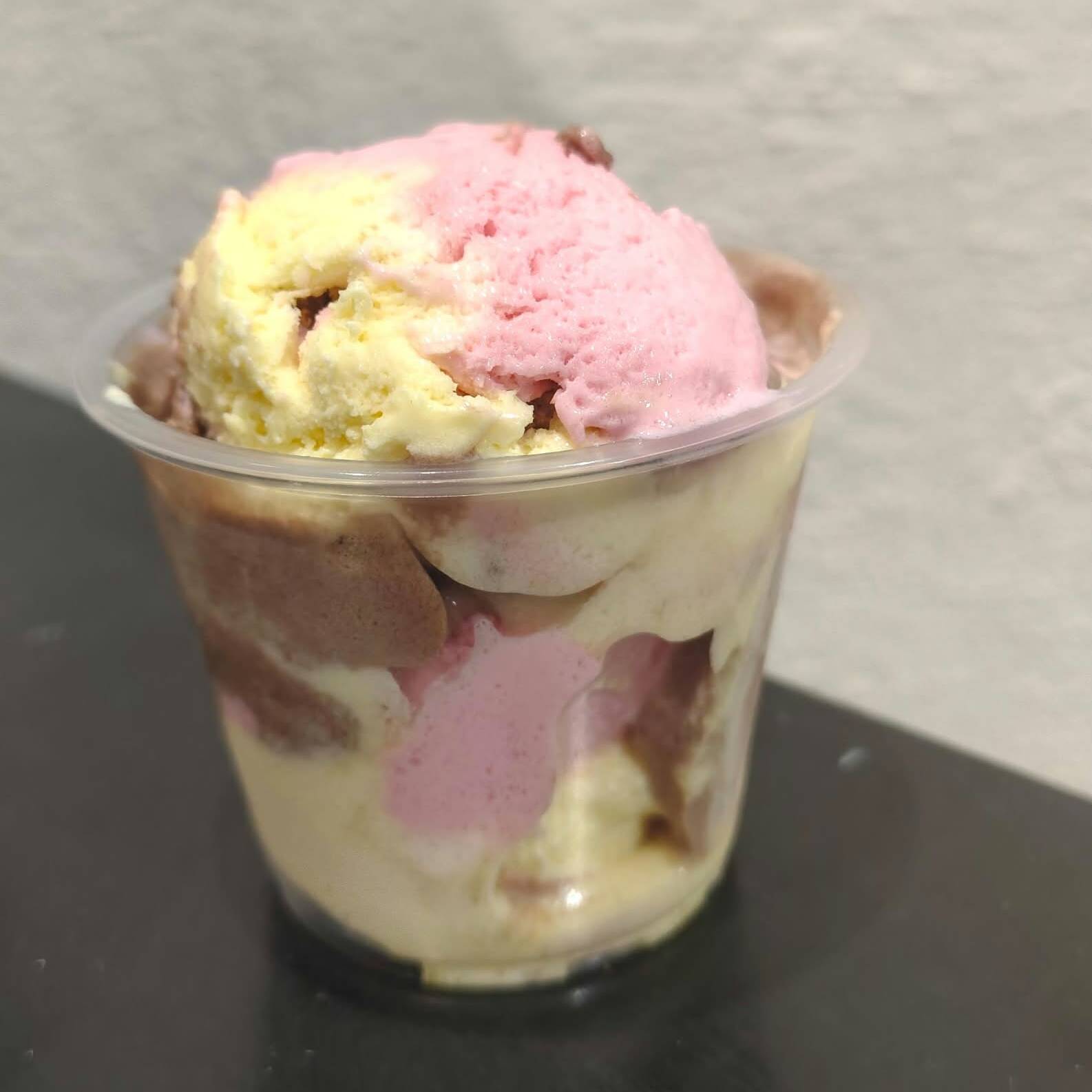 Porción De Nieve Napolitanp