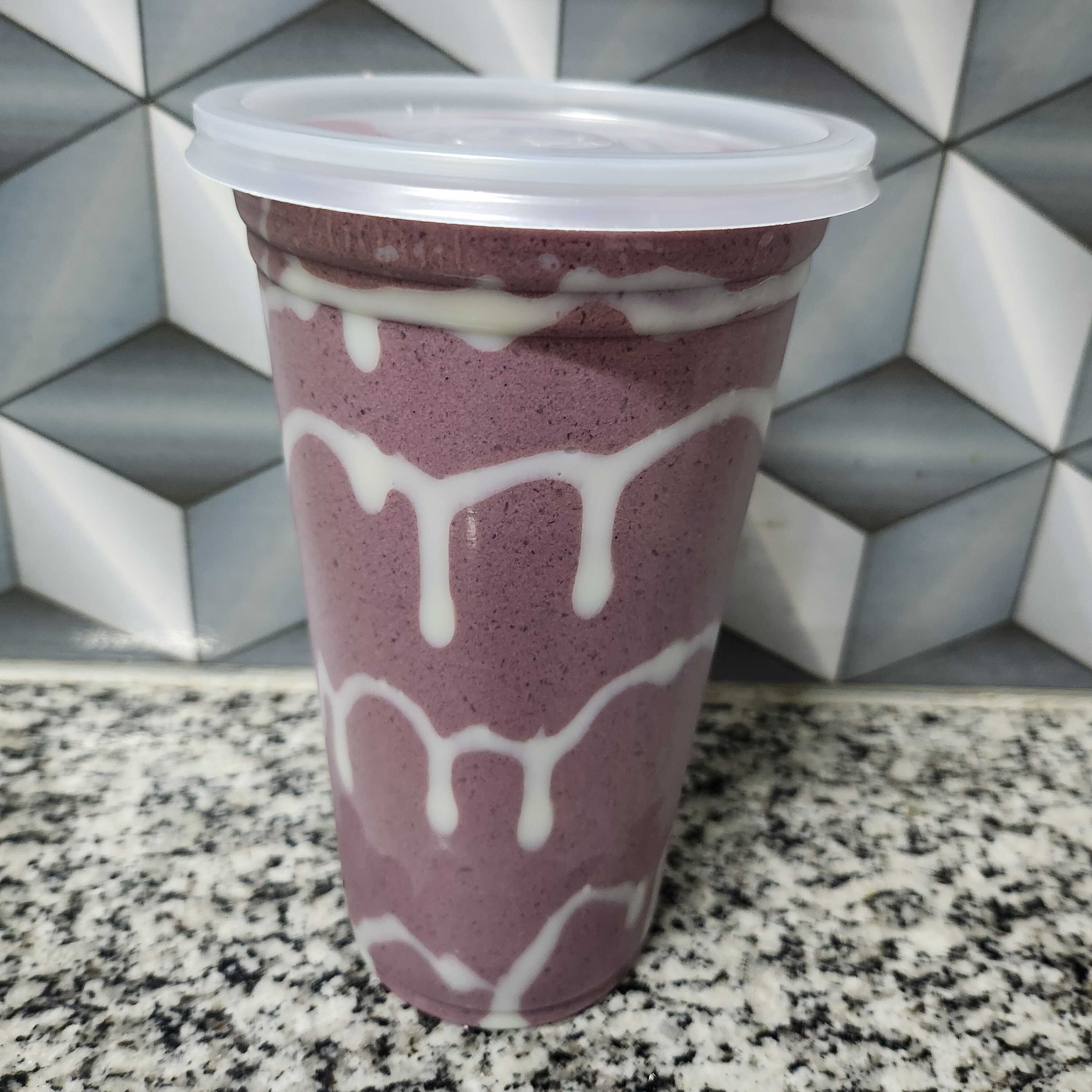 Caipirinha cremosa de açaí, feita com o melhor açaí.