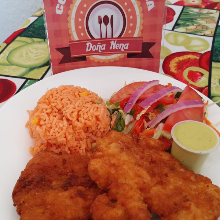PECHUGA DE POLLO EMPANIZADA