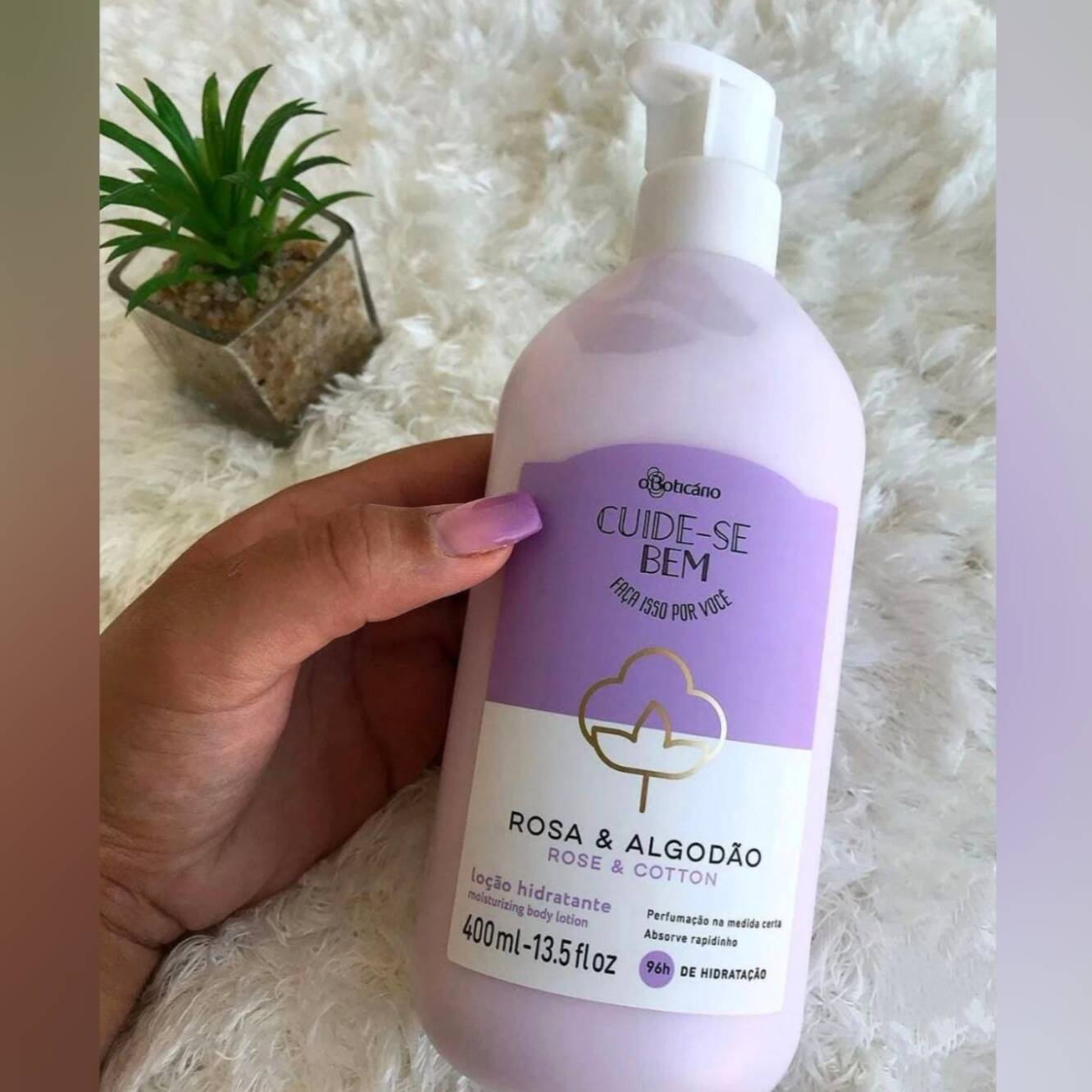 A Loção Hidratante que deixa sua pele hidratada e com a fragrância delicada de rosa e algodão por 96 horas.