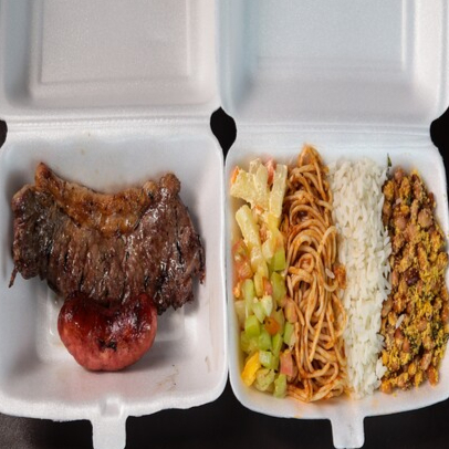 ACOMPANHA: FEIJÃO TROPEIRO, ARROZ, MACARRÃO E MAIONESE! BEM SERVIDA!