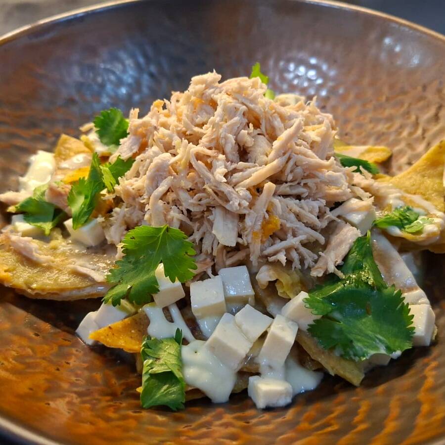 Chilaquiles Verdes Clasicos + Pollo