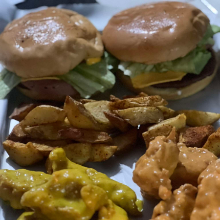 4 Hamburguesas 3 Bebidas