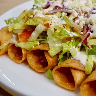6 Tacos Dorados de Carne Deshebrada