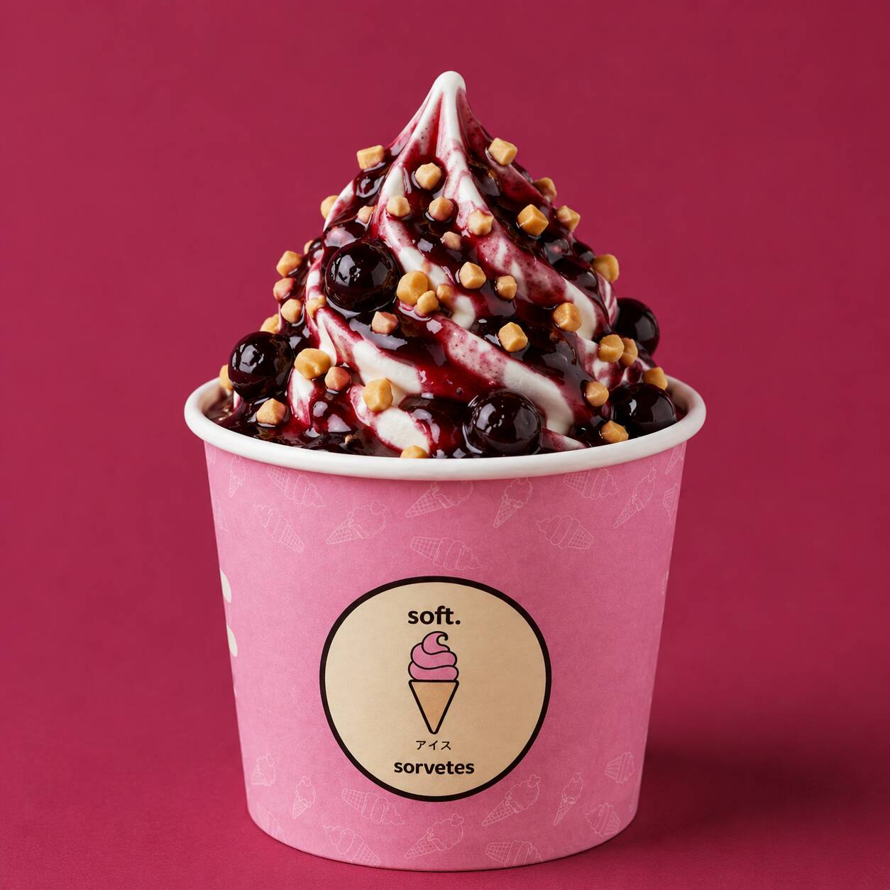 Um clássico italiano reinventado com sofisticação! Nosso Sundae Bella Amarena traz o cremoso sorvete de baunilha soft, envolto por uma irresistível calda de cereja amarena, com pedaços suculentos da fruta que elevam o sabor a outro patamar. Acompanha Amendoins Crocantes e um Canudo Biju. imagem meramente ilustrativa.