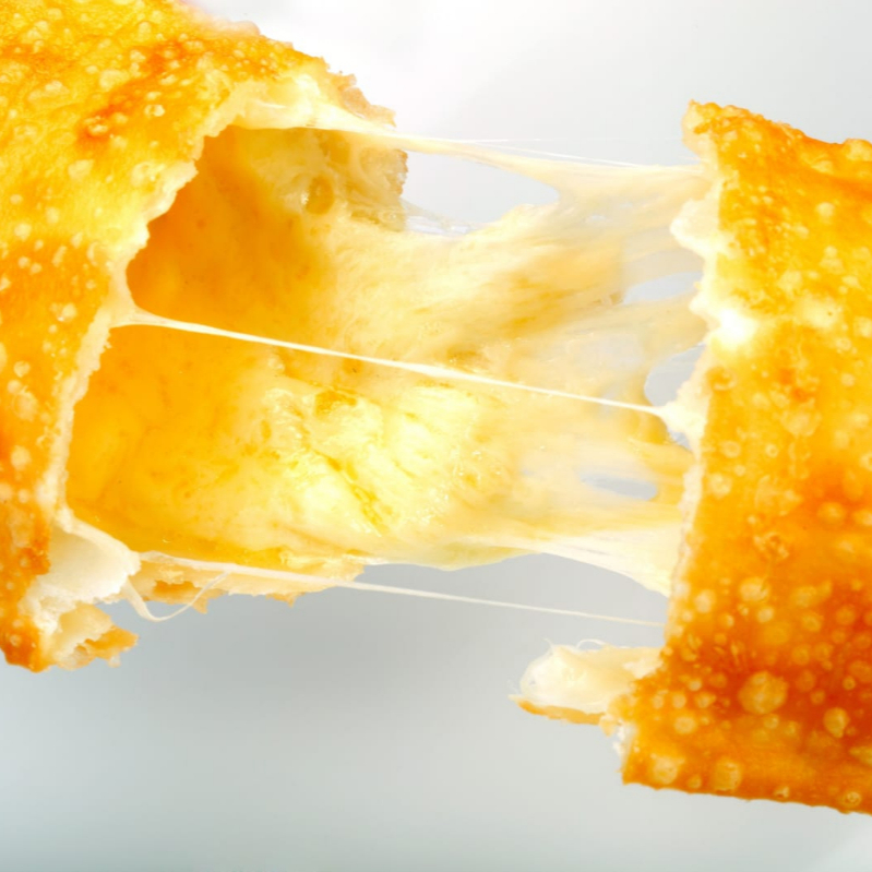 Pastel de Queijo 20 cm Pastel grande, com 20 cm de pura crocância! Recheado com queijo derretido e cremoso, envolto em uma massa fina e dourada. Perfeito para quem ama aquele sabor clássico, com muito queijo e casquinha crocante.