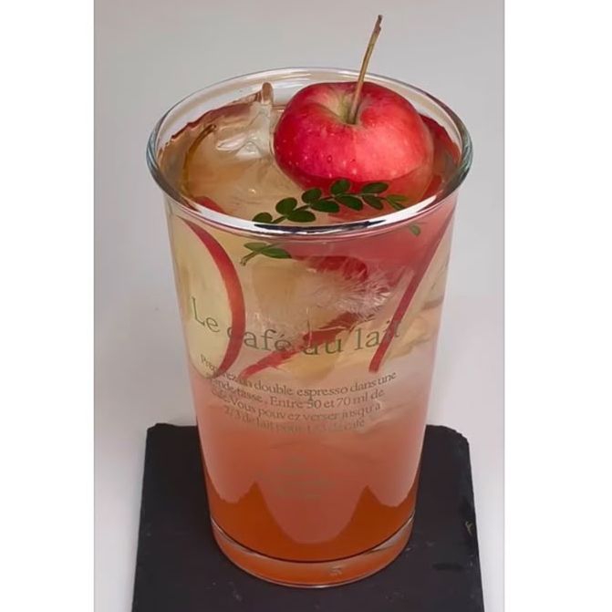 Vaso De Té Frutas De Verano Caliente