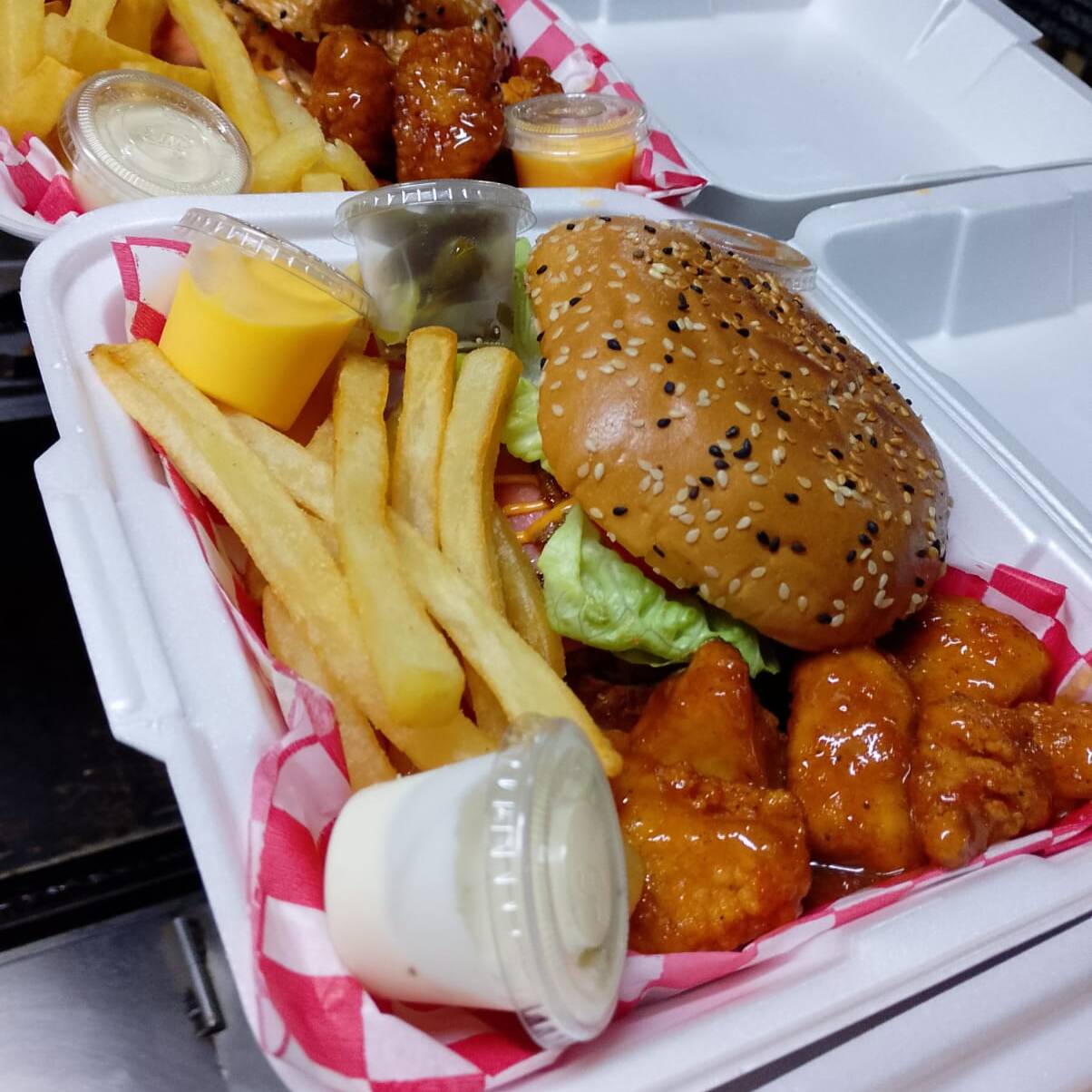 HAMBURGESA Y BONELES