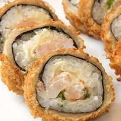 Roll empanado , frito e super crocante com recheio de arroz para sushi ,camarão , creamcheese e cebolinha