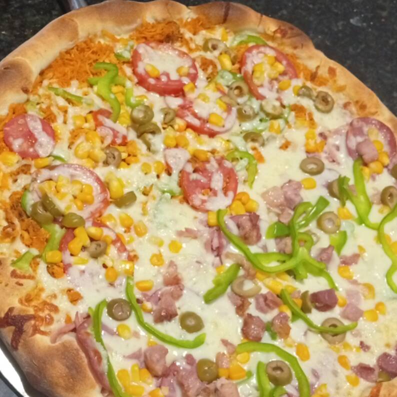 Pizza grande 30 cm + refrigerante mate couro 1L