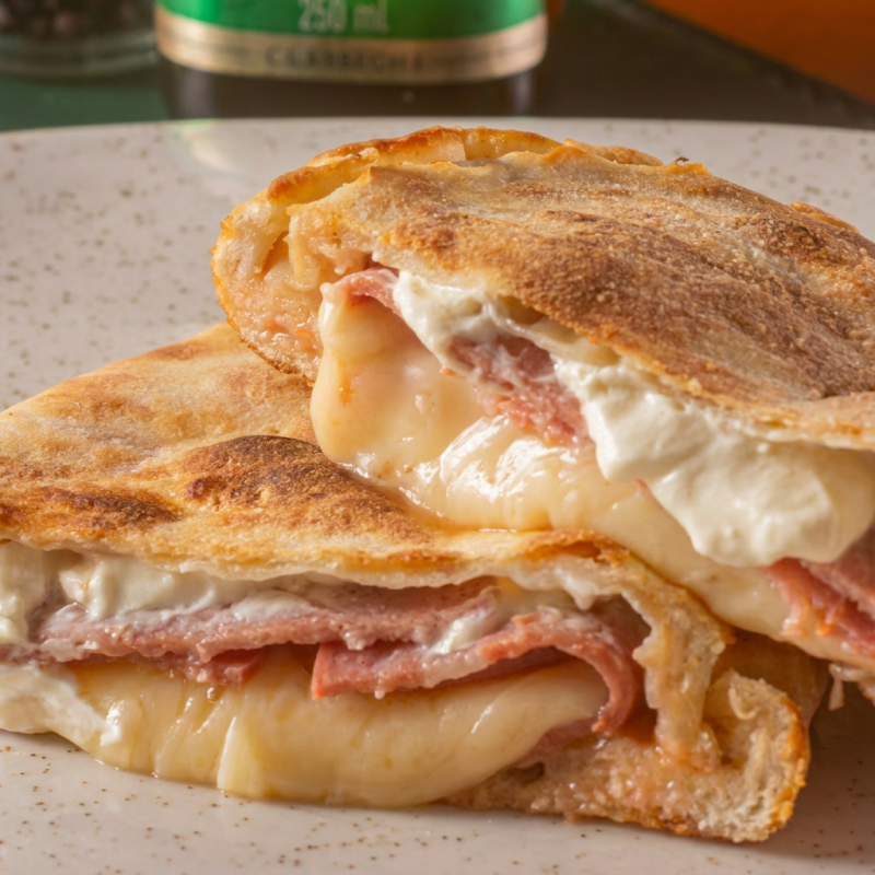 Calabresa com cream cheese e queijo mussarela.