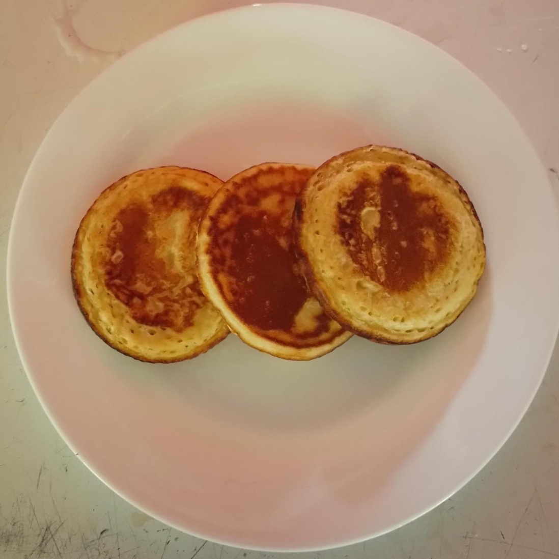3 panquecas com leite condensado