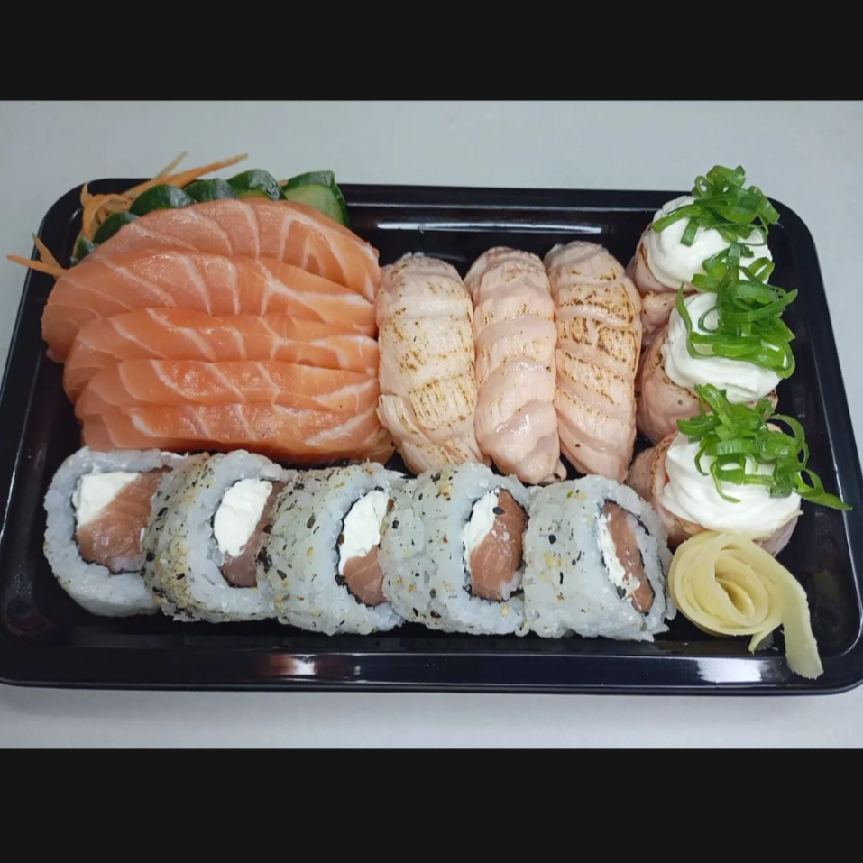 5 Sashimi de Salmão + 5 Uramaki Filadélfia + 3 Niguiri maçaricado + 3 Joe Maçaricado
