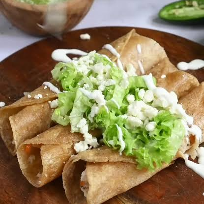 Tacos Dorados de Pollo