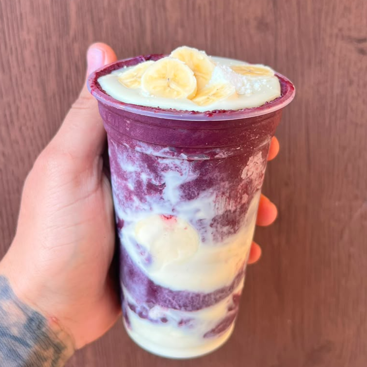 Descubra o nosso Açaí , uma delícia artesanal sem corantes nem conservantes, que irá surpreender seu paladar com sua singularidade. Este prato, pertencente à nossa categoria 'Queridinho', oferece 4 adicionais gratuitos, cuidadosamente montados em camadas, proporcionando uma experiência gustativa diferenciada. Com a combinação perfeita, este açaí é uma verdadeira celebração de sabores.
#Açaí500ml #Artesanal #Semcorantes #Semconservantes #Adicionaisgrátis #Experiênciagustativa #Saúde #Sabor