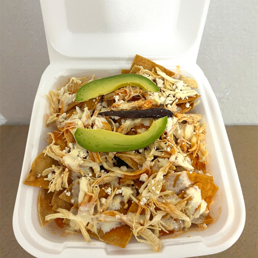 chilaquiles rojo con pollo