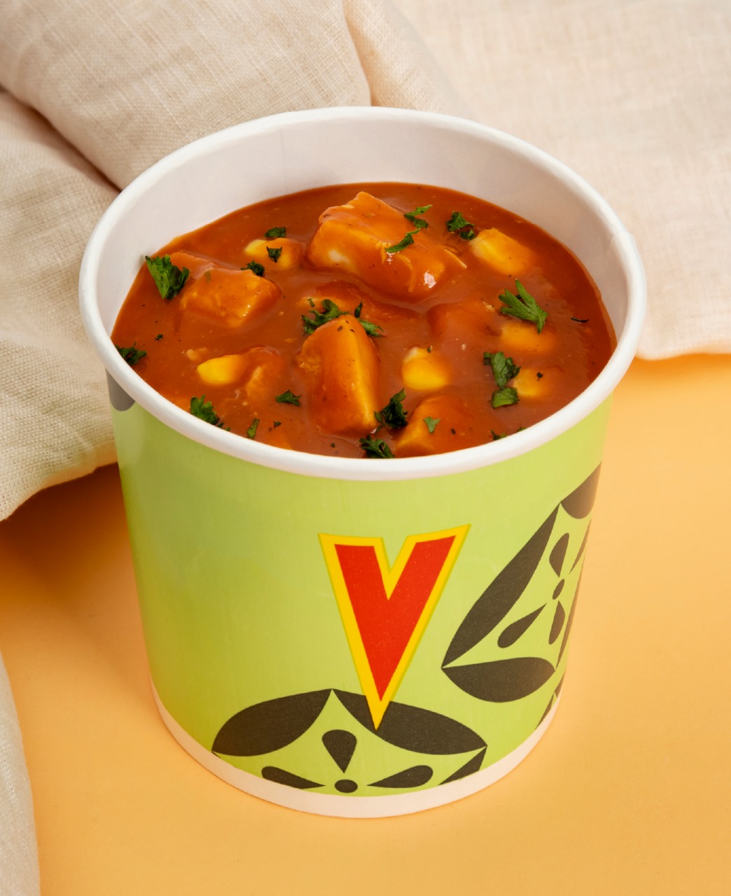 Sopa de tomate con pollo