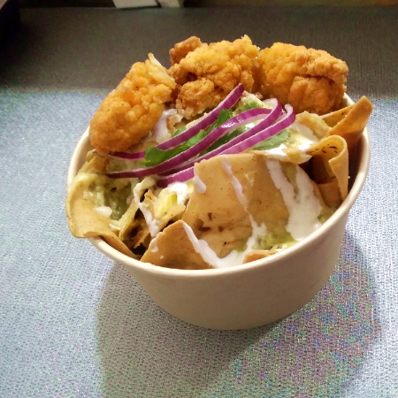CHILAQUILES CALASIA CON POLLO