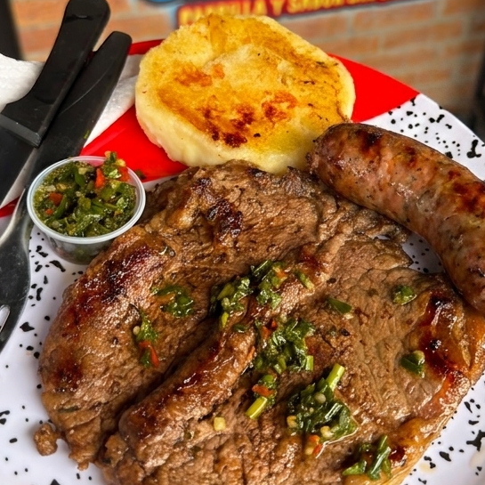 Churrasco Premium + Chorizo Santarrosano+ Arepa