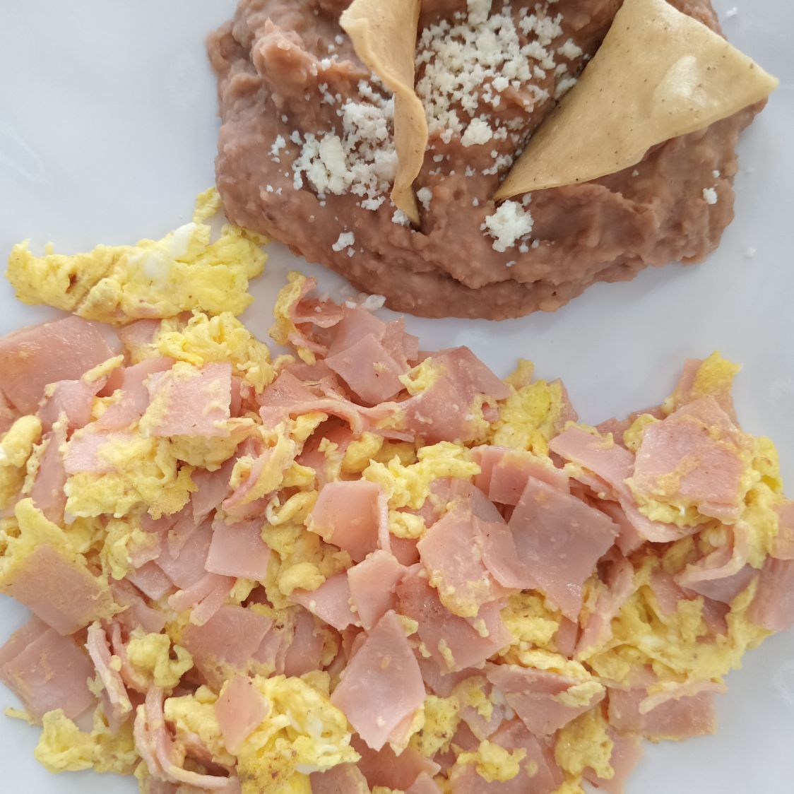 Huevos Revueltos con Jamón