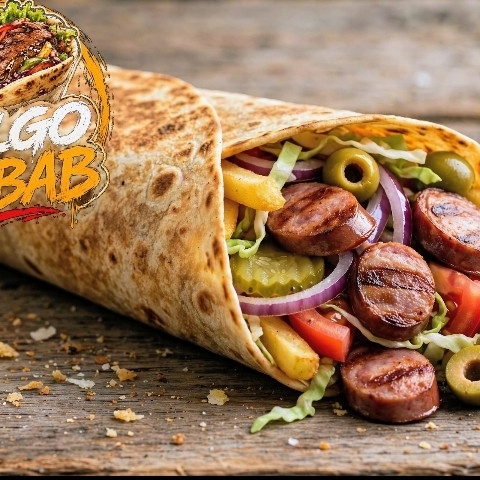 limguiça toscana, maionese da casa, cebola, tomate, azeitona, picles, batata frita e repolho temperado
