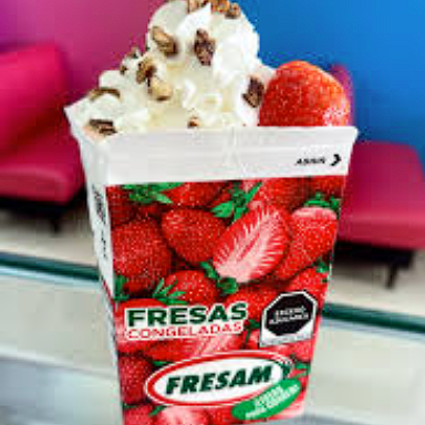 FRESAS CONGELADAS CON CREMA