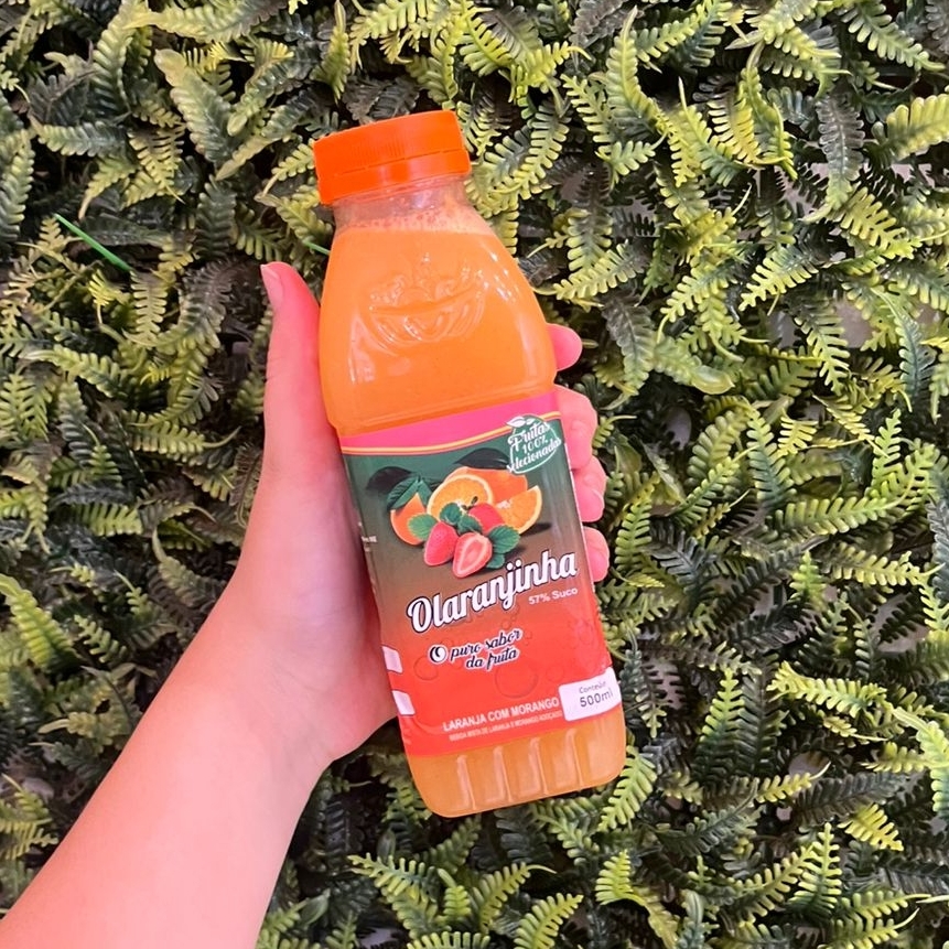 Suco de laranja, morango , água e açúcar