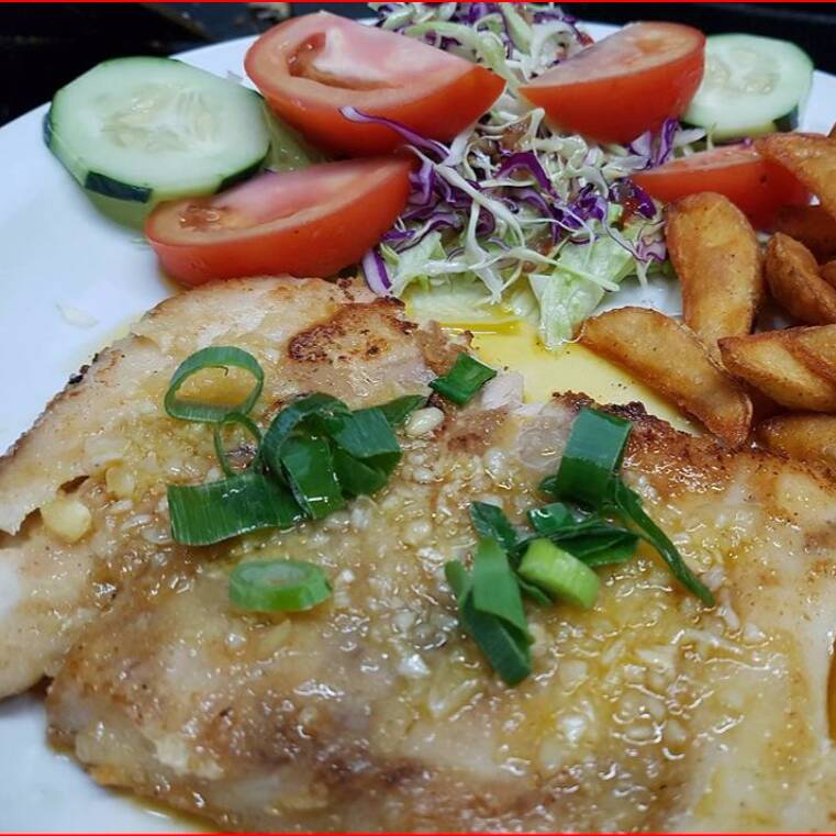 Filete De Pescado Frito En Salsa De Hongo