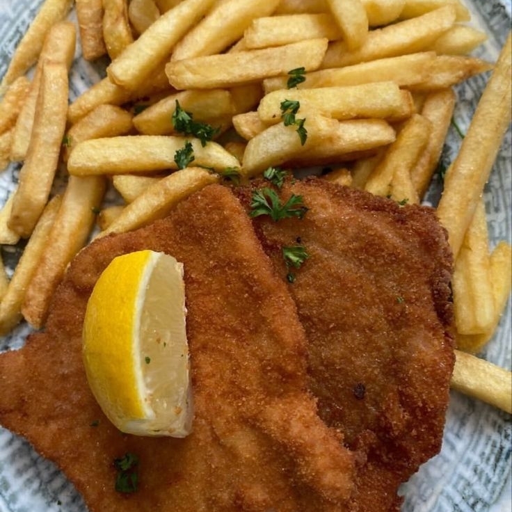 Milanesa de Pollo con Papas a la Francesa