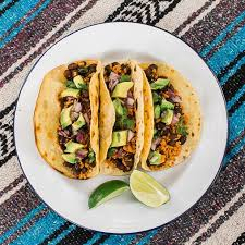 RECHEIO -CHILLI SOJA ACOMPANHA 3 TORTILHAS DE MILHO -CHILLI BEANS -GUACAMOLE - SOUR CREAM ( VEGANO) -SALADA