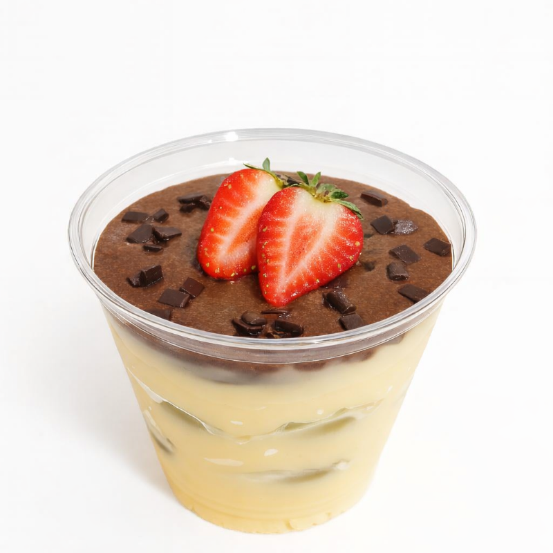 Copo recheado brigadeiro branco, uvas verdes e cremosa camada de ganache