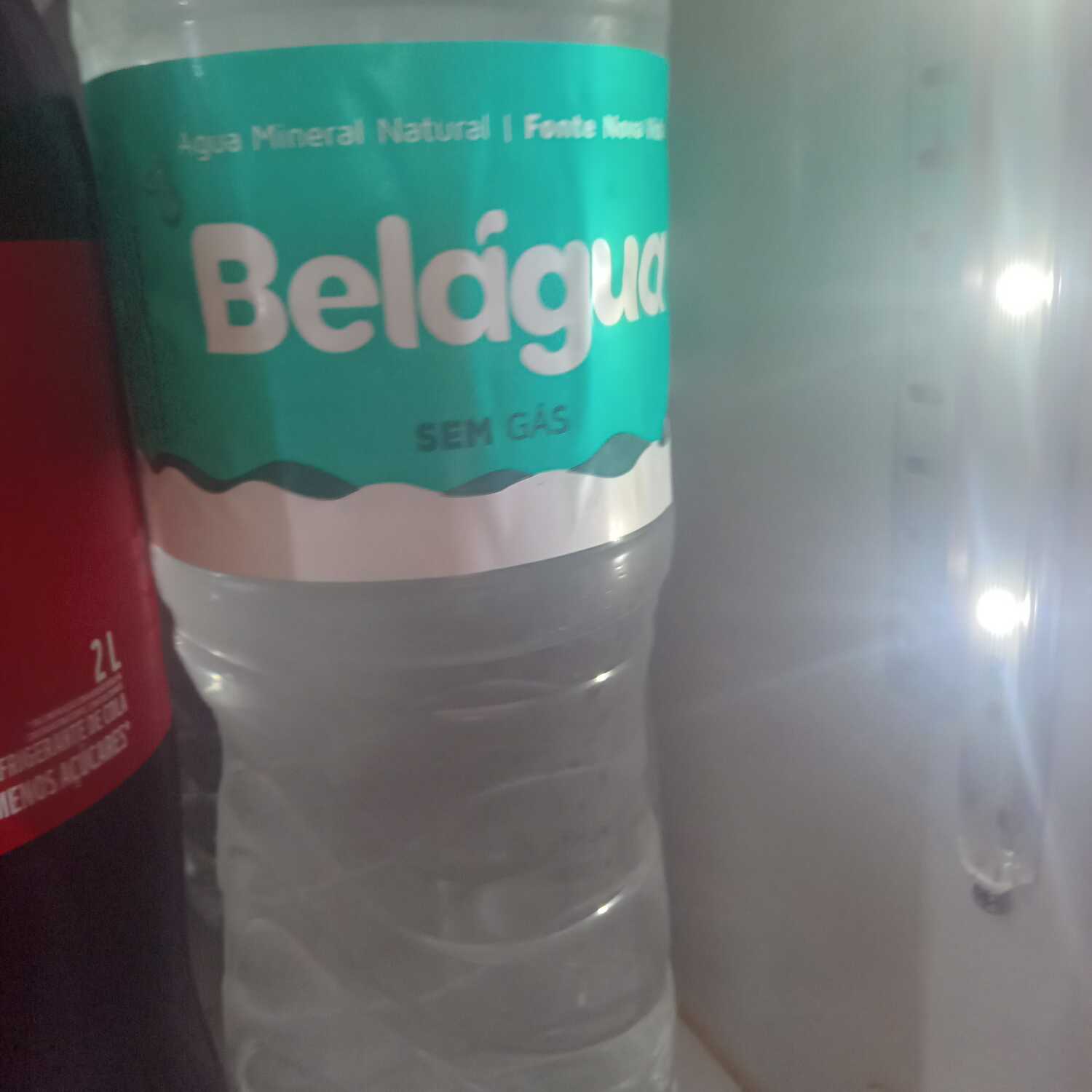Água mineral 1,5lt 6.00 reais Serve até 3 pessoa...