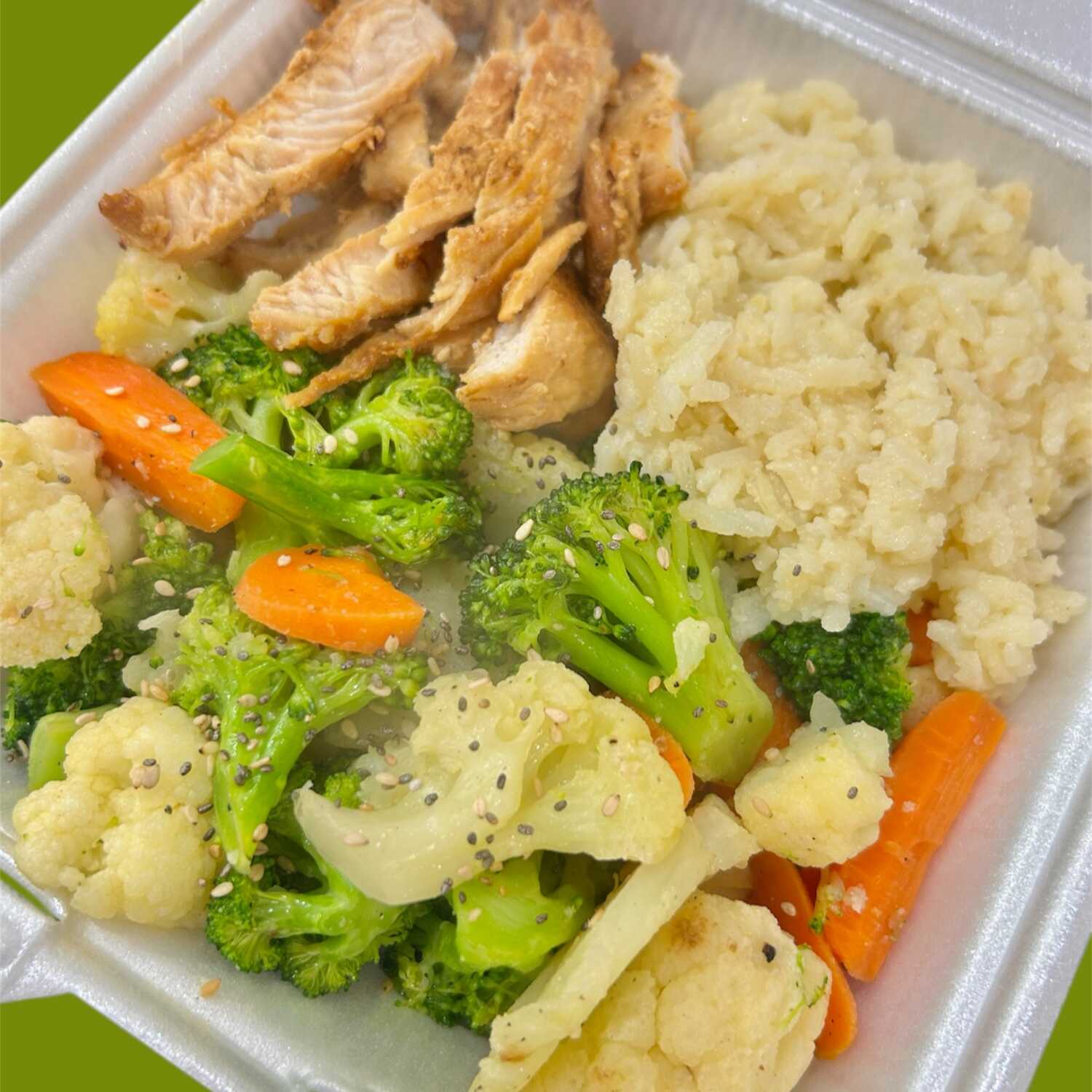Verduras en Mantequilla, Arroz y Pechuga.