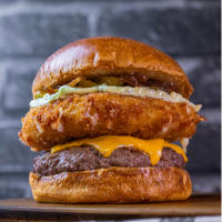 campeão de vendas, esse sanduiche compõe, queijo mussarela empanada